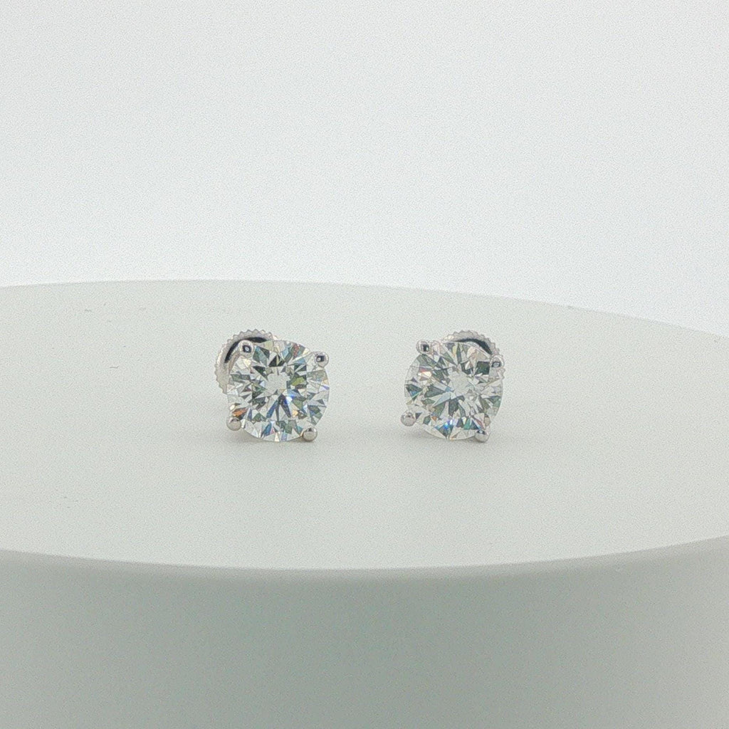 Round Diamond Stud Earring